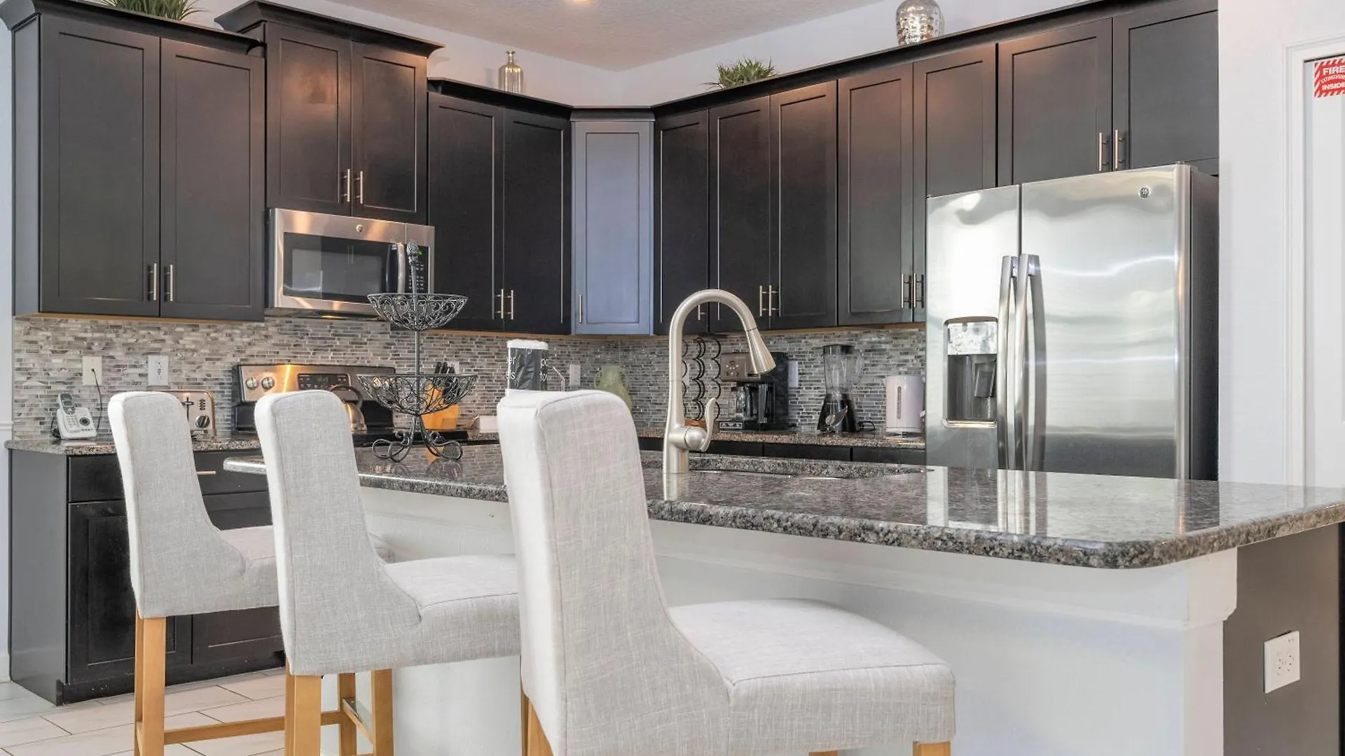 Charming 4 Bedroom House With Private Pool 1542 Davenport Holiday home